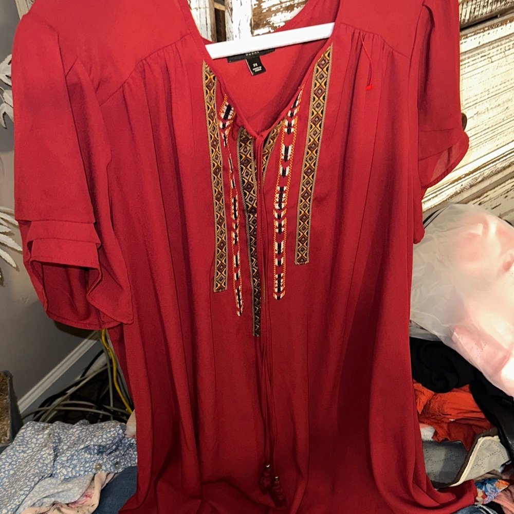 Signature Studio Red Embroidered Blouse with tassels 2x short sleeve 100 poly - Picture 6 of 6